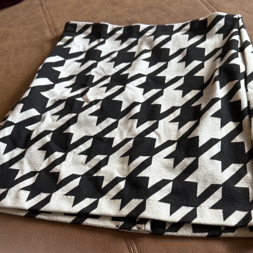 Worthington Black and White Knit Skirt